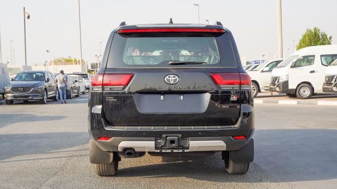 Новый Toyota Land Cruiser 300 Series, 3.4 л, 2025 в Дубае от Najem Motors Черный цвет. GCC | AUTO.AE