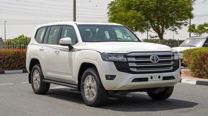 Новый Toyota Land Cruiser 300 Series, 3.4 л, 2025 в Дубае от Najem Motors Белый цвет. GCC | AUTO.AE