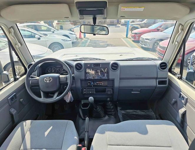 Новый Toyota Land Cruiser 70 Series Рестайлинг 2, 4.5 л, 2024 в Дубае от SK Motors Белый цвет. GCC | AUTO.AE