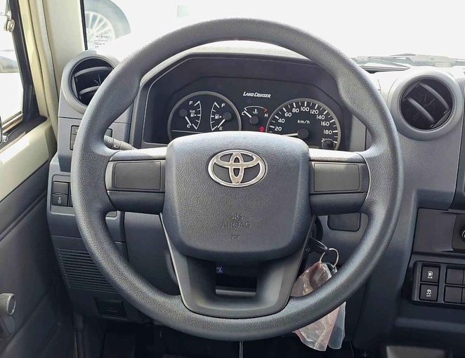 Новый Toyota Land Cruiser 70 Series Рестайлинг 2, 4.5 л, 2024 в Дубае от SK Motors Белый цвет. GCC | AUTO.AE