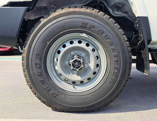 Новый Toyota Land Cruiser 70 Series Рестайлинг 2, 4.5 л, 2024 в Дубае от SK Motors Белый цвет. GCC | AUTO.AE