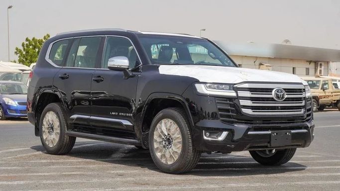 Новый Toyota Land Cruiser 300 Series, 3.4 л, 2025 в Дубае от Najem Motors Черный цвет. GCC | AUTO.AE