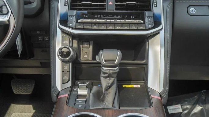 Новый Toyota Land Cruiser 300 Series, 3.4 л, 2025 в Дубае от Najem Motors Черный цвет. GCC | AUTO.AE