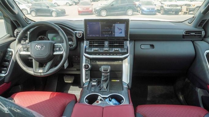 Новый Toyota Land Cruiser 300 Series, 4.0 л, 2024 в Дубае от Najem Motors Белый цвет. GCC | AUTO.AE