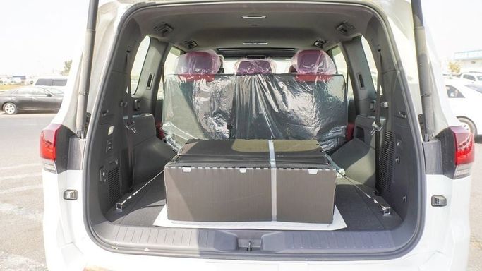 Новый Toyota Land Cruiser 300 Series, 4.0 л, 2024 в Дубае от Najem Motors Белый цвет. GCC | AUTO.AE