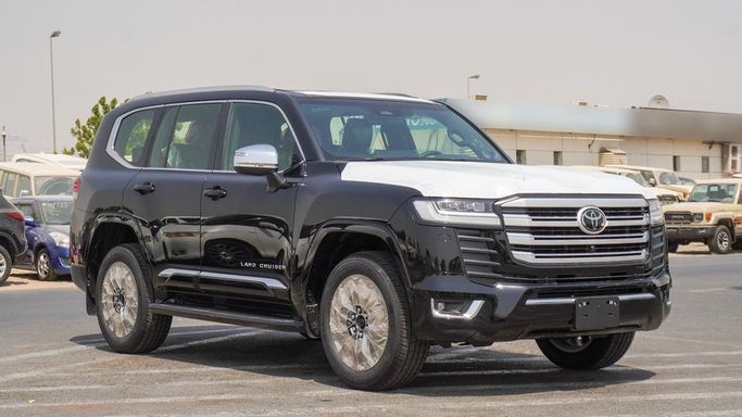 Новый Toyota Land Cruiser 300 Series, 4.0 л, 2025 в Дубае от Najem Motors Черный цвет. GCC | AUTO.AE