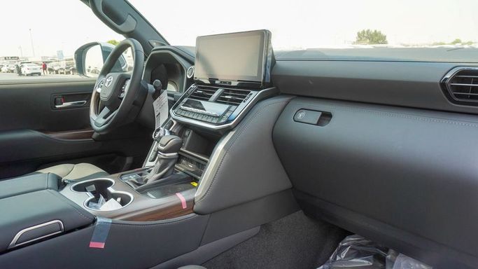 Новый Toyota Land Cruiser 300 Series, 4.0 л, 2025 в Дубае от Najem Motors Черный цвет. GCC | AUTO.AE