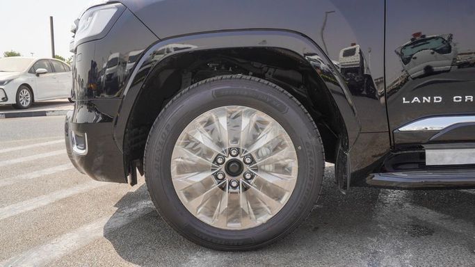 Новый Toyota Land Cruiser 300 Series, 4.0 л, 2025 в Дубае от Najem Motors Черный цвет. GCC | AUTO.AE