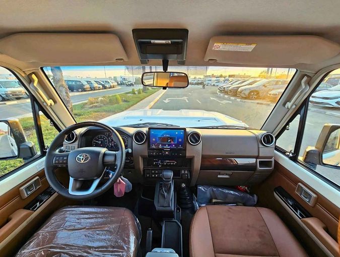 Новый Toyota Land Cruiser 70 Series Рестайлинг 2, 4.0 л, 2024 в Дубае от SK Motors Белый цвет. GCC | AUTO.AE
