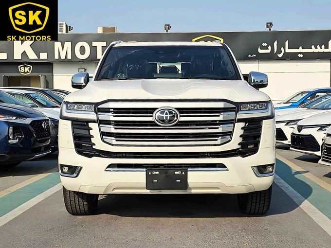 Новый Toyota Land Cruiser 300 Series, 3.4 л, 2024 в Дубае от SK Motors Белый цвет. GCC | AUTO.AE