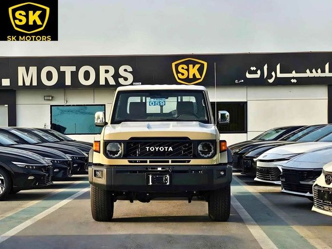 Новый Toyota Land Cruiser 70 Series Рестайлинг 2, 4.0 л, 2025 в Дубае от SK Motors Бежевый цвет. GCC | AUTO.AE