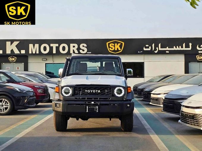 Новый Toyota Land Cruiser 70 Series Рестайлинг 2, 2.8 л, 2025 в Дубае от SK Motors Серый цвет. GCC | AUTO.AE