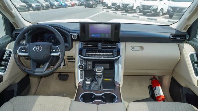Новый Toyota Land Cruiser 300 Series, 4.0 л, 2025 в Дубае от Najem Motors Черный цвет. GCC | AUTO.AE