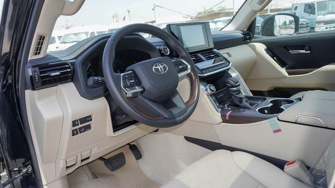 Новый Toyota Land Cruiser 300 Series, 4.0 л, 2025 в Дубае от Najem Motors Черный цвет. GCC | AUTO.AE