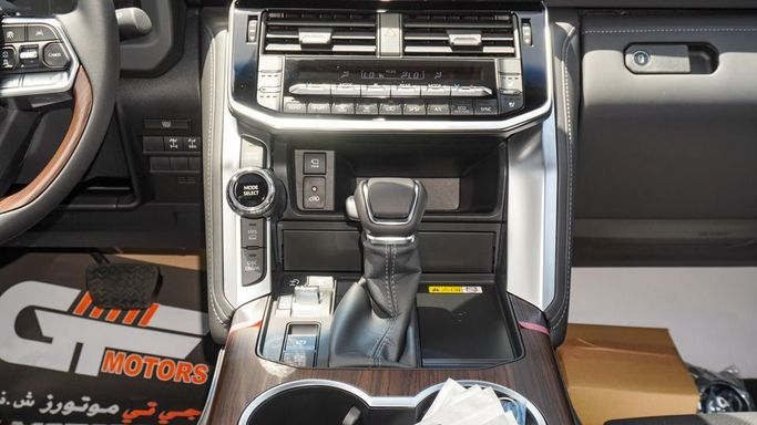 Новый Toyota Land Cruiser 300 Series, 3.4 л, 2025 в Дубае от Najem Motors Черный цвет. GCC | AUTO.AE