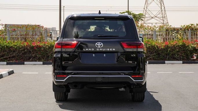 Новый Toyota Land Cruiser 300 Series, 3.4 л, 2025 в Дубае от Najem Motors Черный цвет. GCC | AUTO.AE