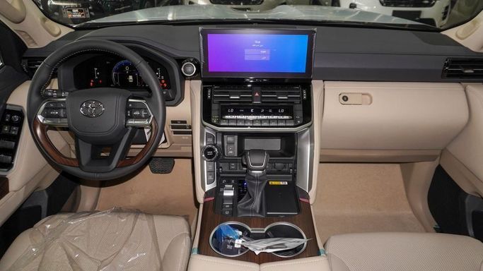 Новый Toyota Land Cruiser 300 Series, 3.4 л, 2025 в Дубае от Najem Motors Серый цвет. GCC | AUTO.AE