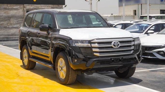 Новый Toyota Land Cruiser 300 Series, 3.4 л, 2025 в Дубае от Najem Motors Черный цвет. GCC | AUTO.AE