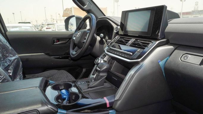 Новый Toyota Land Cruiser 300 Series, 3.4 л, 2025 в Дубае от Najem Motors Черный цвет. GCC | AUTO.AE
