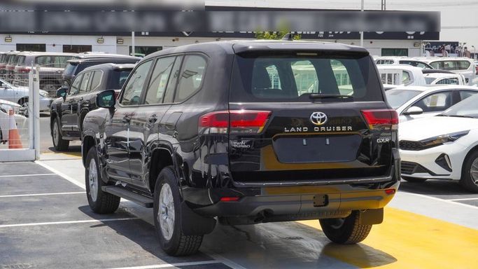 Новый Toyota Land Cruiser 300 Series, 3.4 л, 2025 в Дубае от Najem Motors Черный цвет. GCC | AUTO.AE