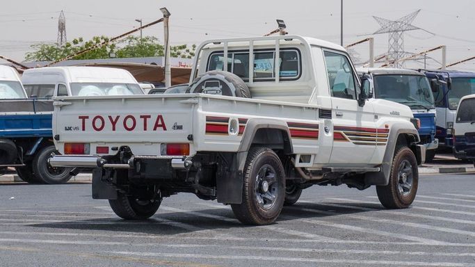 New Toyota Land Cruiser 70 Series Facelift 2, 4.0 l, 2025 in Dubai by Najem Motors, White color. GCC Specs | AUTO.AE