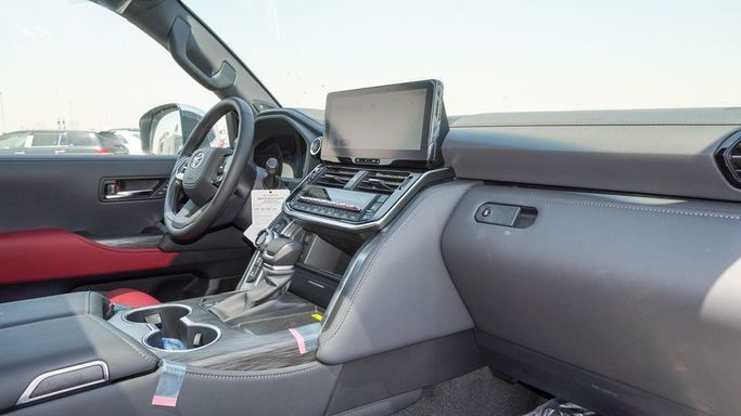 Новый Toyota Land Cruiser 300 Series, 3.4 л, 2025 в Дубае от Najem Motors Белый цвет. GCC | AUTO.AE