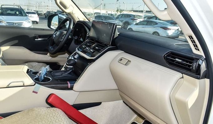 Новый Toyota Land Cruiser 300 Series, 3.4 л, 2024 в Дубае от Najem Motors Белый цвет. GCC | AUTO.AE