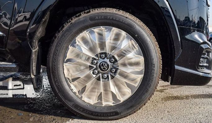 Новый Toyota Land Cruiser 300 Series, 4.0 л, 2024 в Дубае от Najem Motors Черный цвет. GCC | AUTO.AE