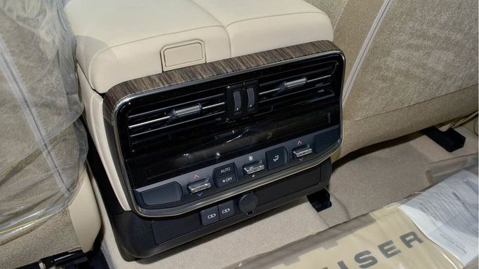Новый Toyota Land Cruiser 300 Series, 3.4 л, 2024 в Дубае от Najem Motors Белый цвет. GCC | AUTO.AE