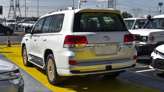 New Toyota Land Cruiser 200 Series Facelift 2, 4.0 l, 2021 in Dubai by Najem Motors, White color. GCC Specs | AUTO.AE