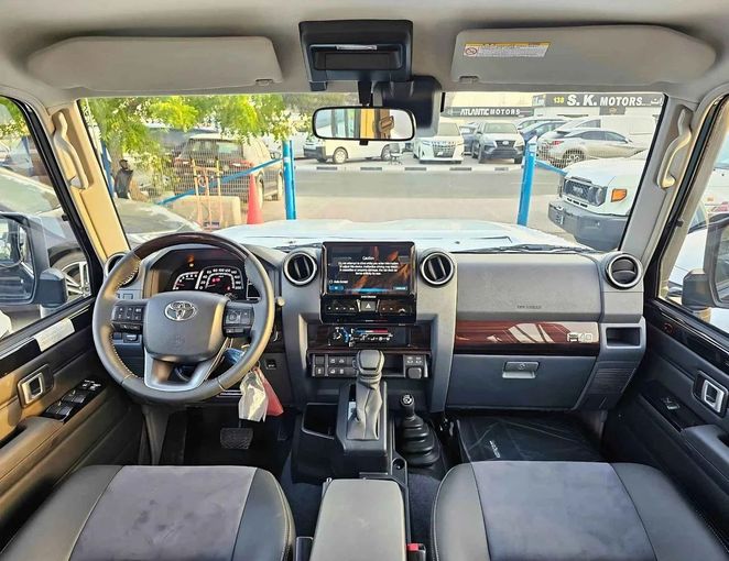 Новый Toyota Land Cruiser 70 Series Рестайлинг 2, 2.8 л, 2025 в Дубае от SK Motors Черный цвет. GCC | AUTO.AE