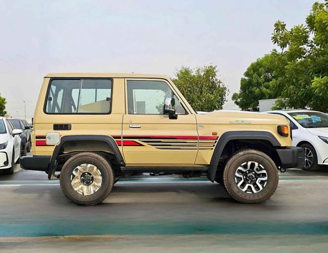 Новый Toyota Land Cruiser 70 Series Рестайлинг 2, 4.0 л, 2025 в Дубае от SK Motors Бежевый цвет. Other | AUTO.AE