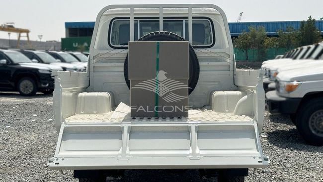 Новый Toyota Land Cruiser 70 Series Рестайлинг 2, 4.0 л, 2024 в Дубае от Falcons GT Motors FZCO Белый цвет. Европейская | AUTO.AE