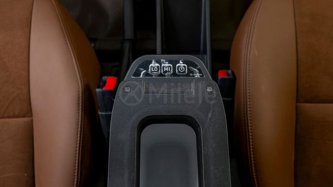 Новый Toyota Land Cruiser 70 Series Рестайлинг 2, 2.8 л, 2025 в Дубае от Milele Серебристый цвет. Other | AUTO.AE