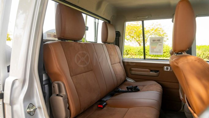 Новый Toyota Land Cruiser 70 Series Рестайлинг 2, 2.8 л, 2025 в Дубае от Milele Серебристый цвет. Other | AUTO.AE