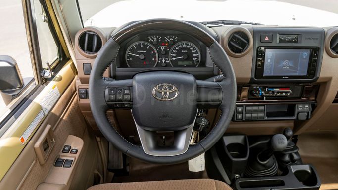 Новый Toyota Land Cruiser 70 Series Рестайлинг 2, 4.5 л, 2025 в Дубае от Milele Бежевый цвет. Other | AUTO.AE