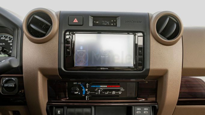 Новый Toyota Land Cruiser 70 Series Рестайлинг 2, 4.5 л, 2025 в Дубае от Milele Бежевый цвет. Other | AUTO.AE