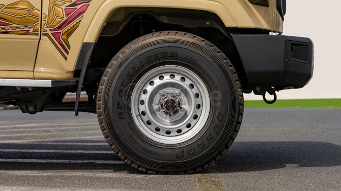 Новый Toyota Land Cruiser 70 Series Рестайлинг 2, 4.5 л, 2025 в Дубае от Milele Бежевый цвет. Other | AUTO.AE