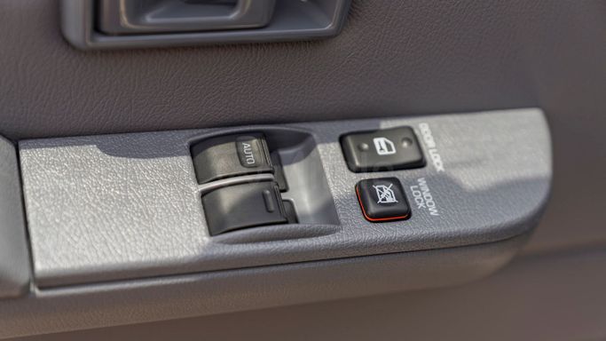 Новый Toyota Land Cruiser 70 Series Рестайлинг 2, 4.0 л, 2025 в Дубае от Milele Белый цвет. Other | AUTO.AE