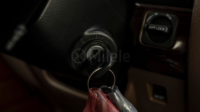 Новый Toyota Land Cruiser 70 Series Рестайлинг 2, 2.8 л, 2025 в Дубае от Milele Бежевый цвет. Other | AUTO.AE