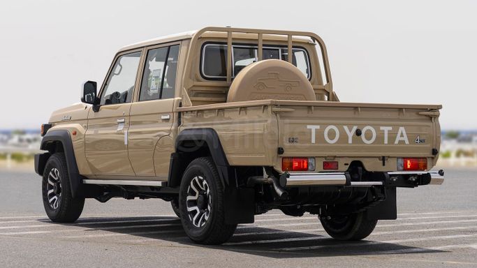 Новый Toyota Land Cruiser 70 Series Рестайлинг 2, 2.8 л, 2025 в Дубае от Milele Бежевый цвет. Other | AUTO.AE