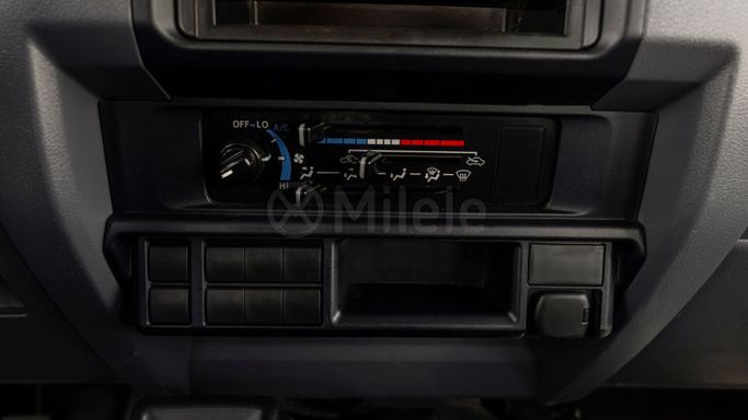 Новый Toyota Land Cruiser 70 Series Рестайлинг 2, 4.5 л, 2025 в Дубае от Milele Белый цвет. Other | AUTO.AE