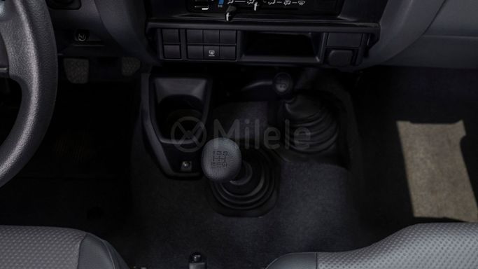 Новый Toyota Land Cruiser 70 Series Рестайлинг 2, 4.5 л, 2025 в Дубае от Milele Белый цвет. Other | AUTO.AE
