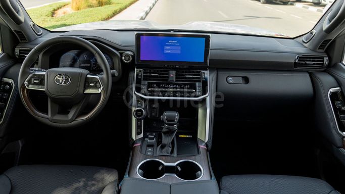 Новый Toyota Land Cruiser 300 Series, 3.4 л, 2025 в Дубае от Milele Черный цвет. Other | AUTO.AE