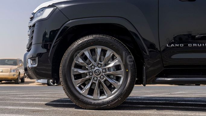Новый Toyota Land Cruiser 300 Series, 3.4 л, 2025 в Дубае от Milele Черный цвет. Other | AUTO.AE