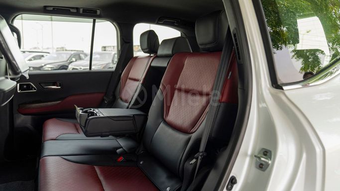 Новый Toyota Land Cruiser 300 Series, 3.4 л, 2024 в Дубае от Milele Белый цвет. Other | AUTO.AE