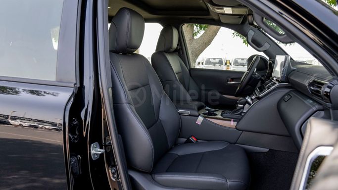 Новый Toyota Land Cruiser 300 Series, 3.3 л, 2025 в Дубае от Milele Черный цвет. Other | AUTO.AE