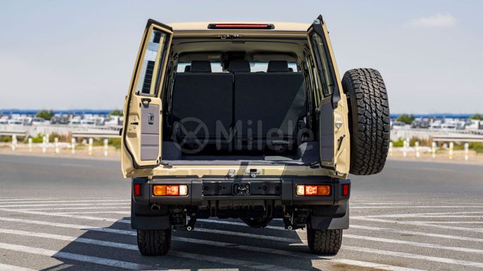 Новый Toyota Land Cruiser 70 Series Рестайлинг 2, 2.8 л, 2025 в Дубае от Milele Бежевый цвет. Other | AUTO.AE