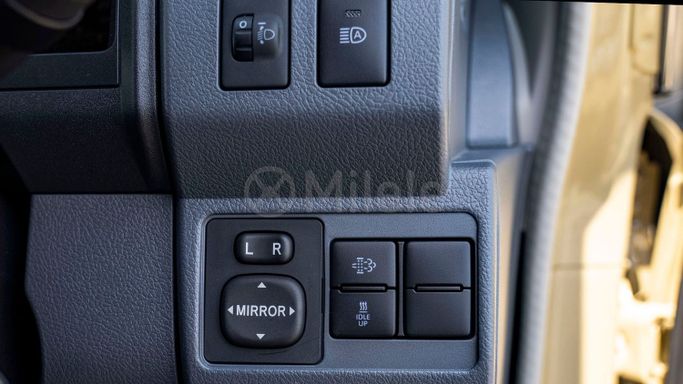 Новый Toyota Land Cruiser 70 Series Рестайлинг 2, 2.8 л, 2025 в Дубае от Milele Бежевый цвет. Other | AUTO.AE