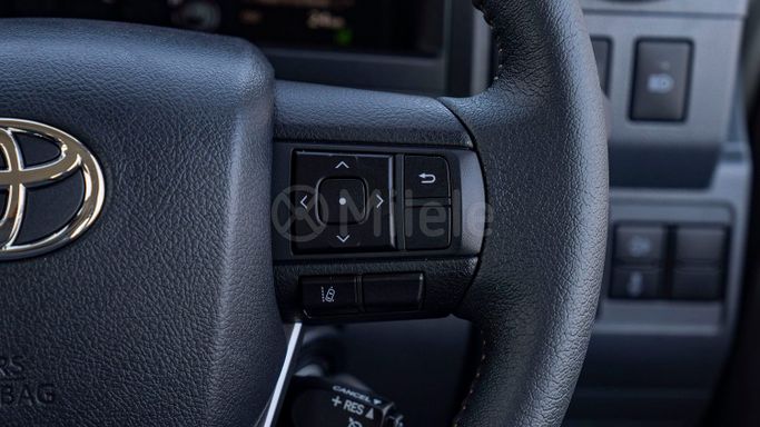 Новый Toyota Land Cruiser 70 Series Рестайлинг 2, 2.8 л, 2025 в Дубае от Milele Бежевый цвет. Other | AUTO.AE